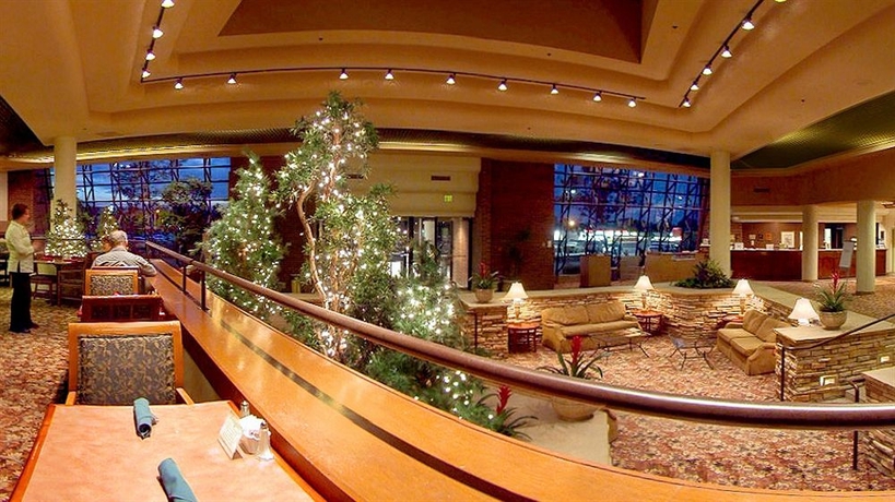 Imagen del bar/restaurante del Hotel Doubletree By Hilton Denver - Aurora. Foto 2