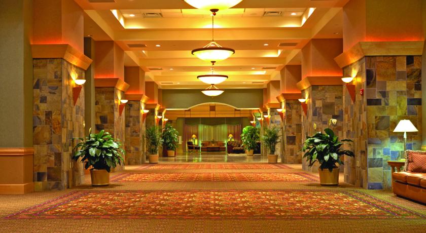 Imagen de los interiores del Hotel Doubletree By Hilton Denver Central Park. Foto 17