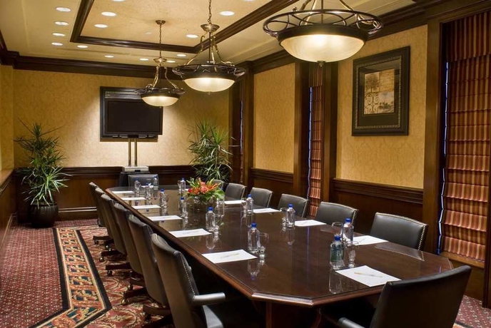 Imagen de los interiores del Hotel Doubletree By Hilton Denver. Foto 13