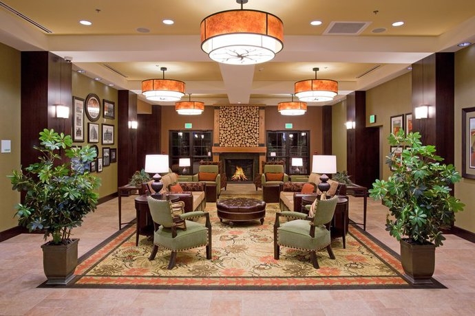 Imagen de los interiores del Hotel Doubletree By Hilton Denver International Airport. Foto 4