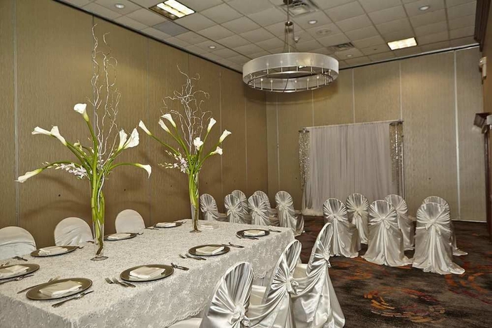 Imagen de los interiores del Hotel Doubletree By Hilton Detroit - Dearborn. Foto 5