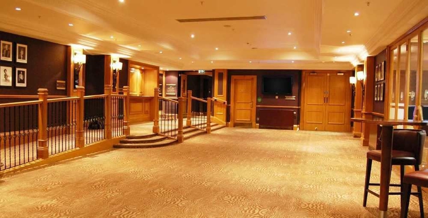 Imagen de los interiores del Hotel Doubletree By Hilton Dunblane Hydro. Foto 12