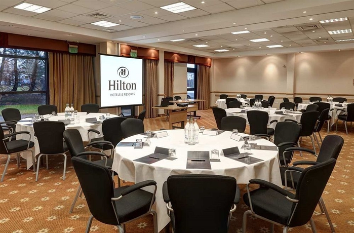 Imagen de los interiores del Hotel Doubletree By Hilton Edinburgh Airport. Foto 9