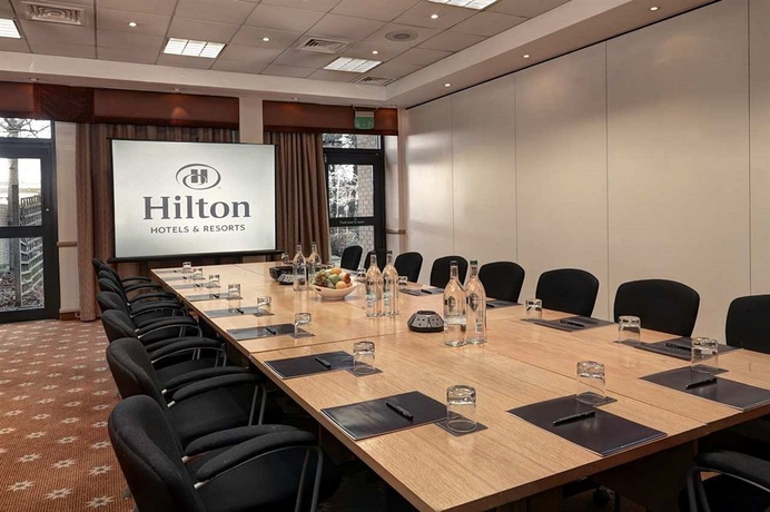 Imagen de los interiores del Hotel Doubletree By Hilton Edinburgh Airport. Foto 14