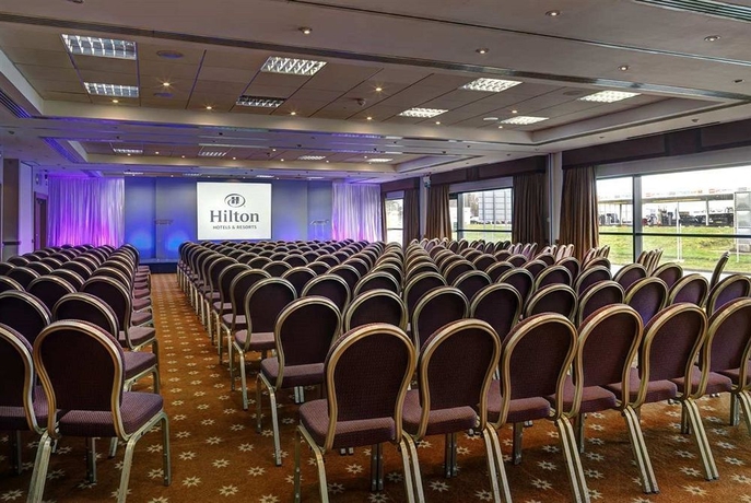 Imagen de los interiores del Hotel Doubletree By Hilton Edinburgh Airport. Foto 15