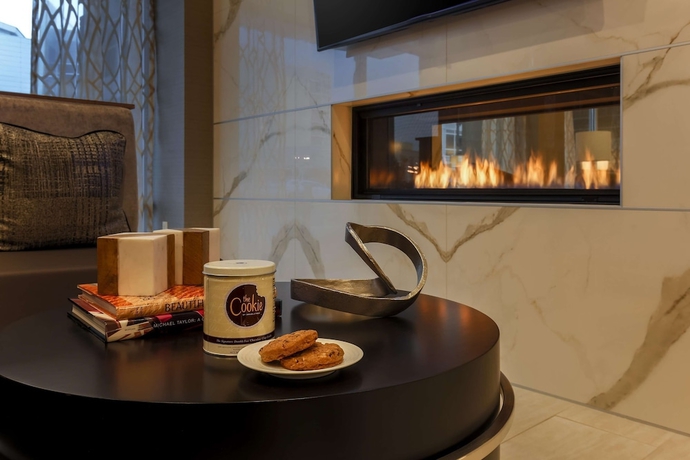 Imagen de los interiores del Hotel Doubletree By Hilton Evansville. Foto 15