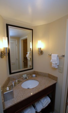 Imagen de la habitación del Hotel Doubletree By Hilton Fayetteville. Foto 5