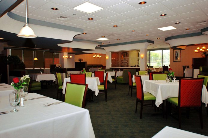 Imagen del bar/restaurante del Hotel Doubletree By Hilton Fayetteville. Foto 3