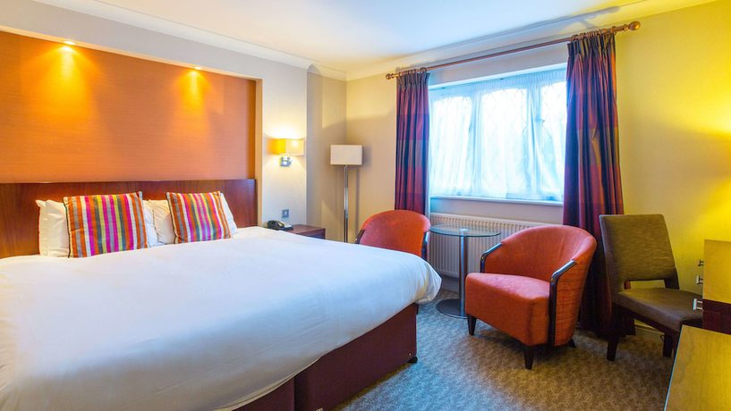 Imagen de la habitación del Hotel Doubletree By Hilton Forest Pines Spa and Golf Resort. Foto 10