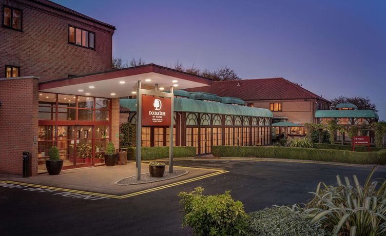 Imagen general del Hotel Doubletree By Hilton Forest Pines Spa and Golf Resort. Foto 1