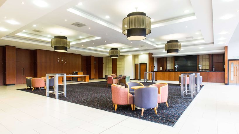 Imagen de los interiores del Hotel Doubletree By Hilton Forest Pines Spa and Golf Resort. Foto 18