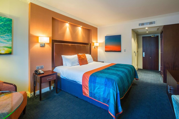 Imagen de la habitación del Hotel Doubletree By Hilton Forest Pines Spa and Golf Resort. Foto 12