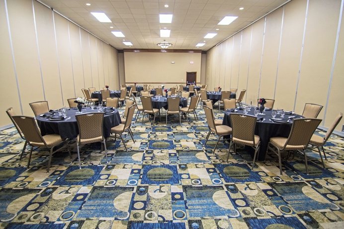 Imagen de los interiores del Hotel Doubletree By Hilton Fort Worth South. Foto 12