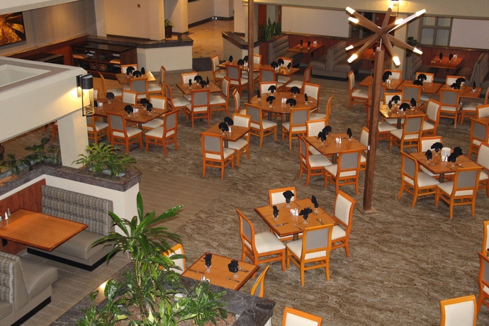 Imagen del bar/restaurante del Hotel Doubletree By Hilton Fresno Convention Center. Foto 2