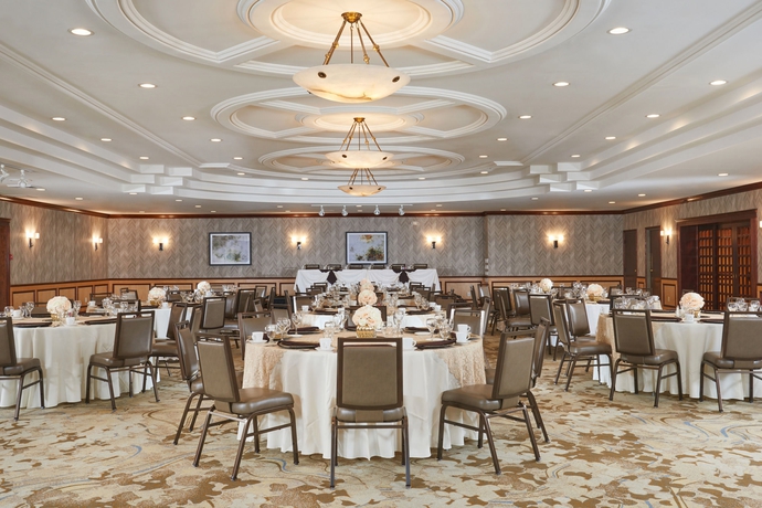 Imagen de los interiores del Hotel Doubletree By Hilton Fresno Convention Center. Foto 10