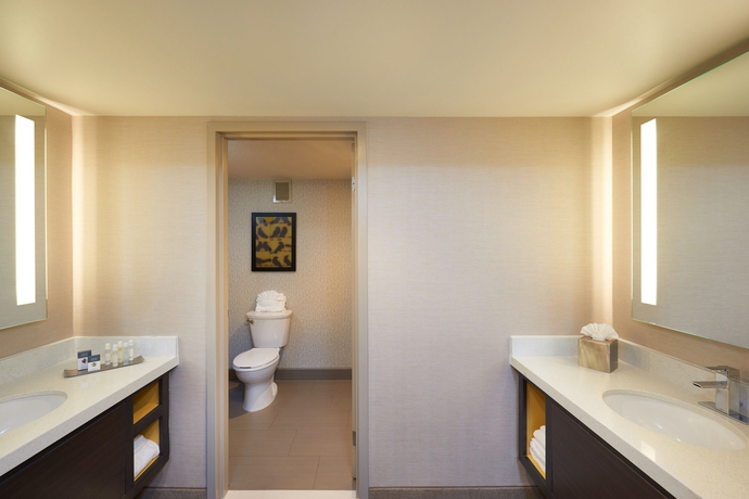 Imagen de la habitación del Hotel Doubletree By Hilton Fresno Convention Center. Foto 9