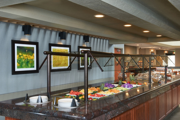 Imagen del bar/restaurante del Hotel Doubletree By Hilton Fresno Convention Center. Foto 3