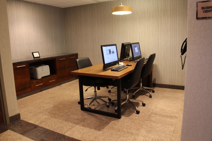 Imagen de los interiores del Hotel Doubletree By Hilton Fresno Convention Center. Foto 11