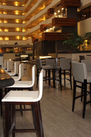 Imagen de los interiores del Hotel Doubletree By Hilton Fresno Convention Center. Foto 14
