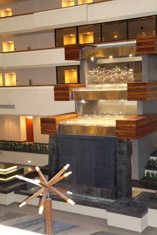 Imagen de los interiores del Hotel Doubletree By Hilton Fresno Convention Center. Foto 15
