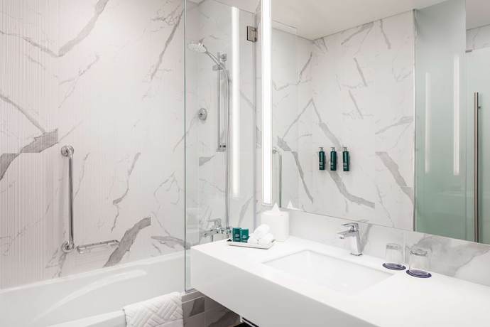 Imagen de la habitación del Hotel Doubletree By Hilton Fujairah City. Foto 10