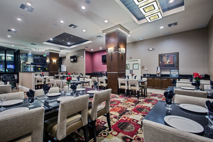 Imagen del bar/restaurante del Hotel Doubletree By Hilton Fullerton. Foto 2
