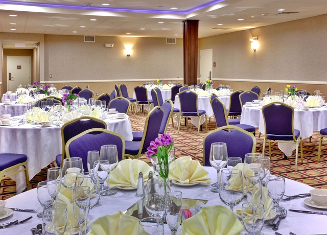 Imagen de los interiores del Hotel Doubletree By Hilton Fullerton. Foto 14