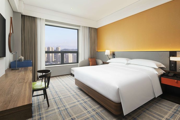 Imagen de la piscina del Hotel Doubletree By Hilton Fuzhou South. Foto 20