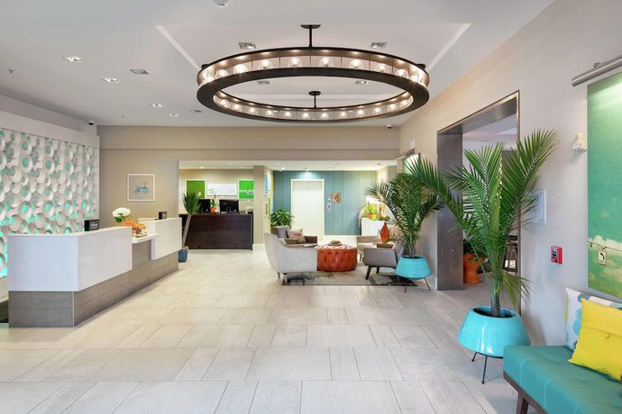 Imagen de los interiores del Hotel Doubletree By Hilton Galveston Beach. Foto 17