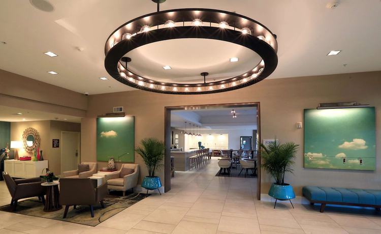 Imagen de los interiores del Hotel Doubletree By Hilton Galveston Beach. Foto 19
