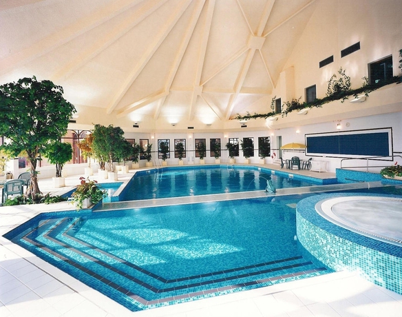 Imagen de la piscina del Hotel Doubletree By Hilton Glasgow Westerwood Spa & Golf Resort. Foto 7