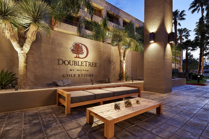 Imagen de los exteriores del Hotel Doubletree By Hilton Golf Resort Palm Springs. Foto 7