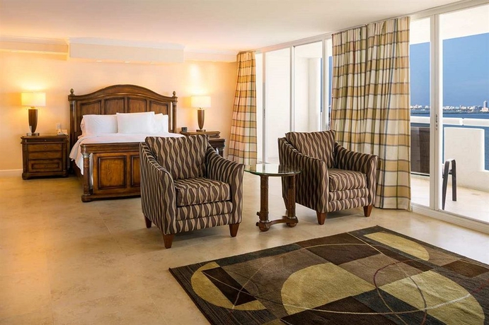 Imagen de los interiores del Hotel Doubletree By Hilton Grand Biscayne Bay. Foto 13