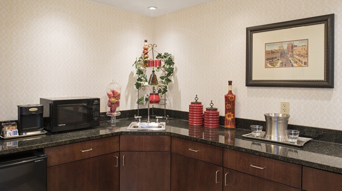 Imagen general del Hotel Doubletree By Hilton Grand Rapids Airport. Foto 12