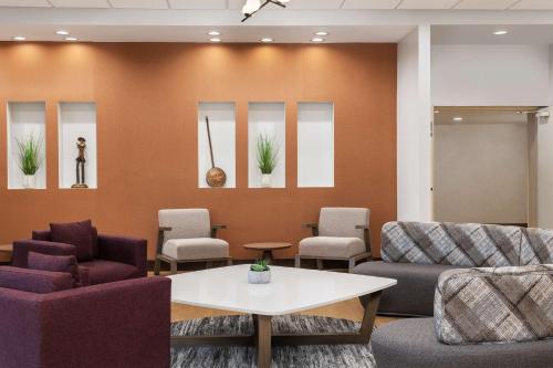 Imagen general del Hotel Doubletree By Hilton Greensboro Airport. Foto 4