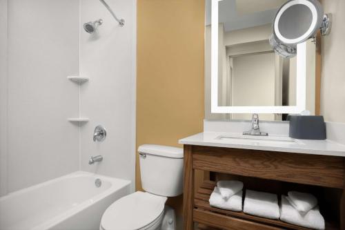 Imagen general del Hotel Doubletree By Hilton Greensboro Airport. Foto 11