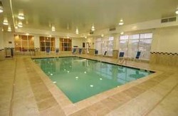 Imagen de la piscina del Hotel Doubletree By Hilton Greensboro. Foto 10