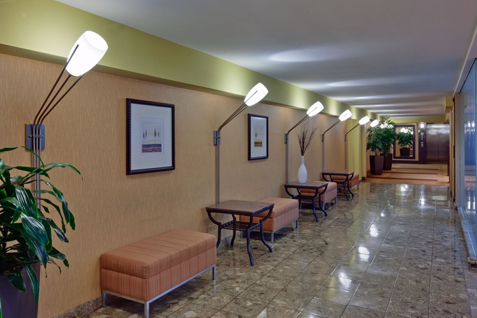 Imagen de los interiores del Hotel Doubletree By Hilton Halifax Dartmouth. Foto 8