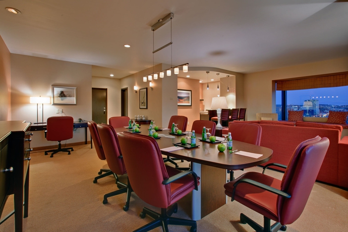 Imagen de los interiores del Hotel Doubletree By Hilton Halifax Dartmouth. Foto 9