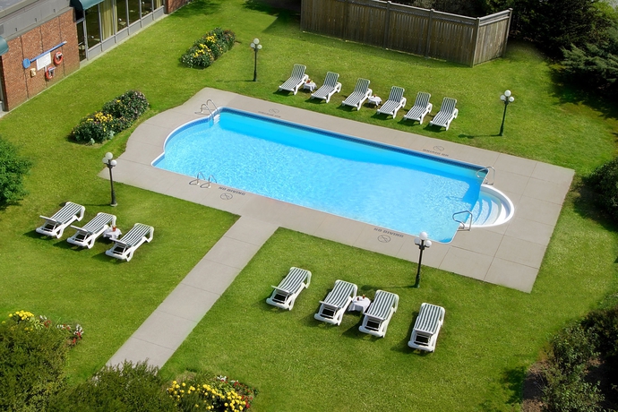 Imagen de la piscina del Hotel Doubletree By Hilton Halifax Dartmouth. Foto 16