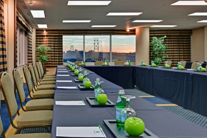 Imagen de los interiores del Hotel Doubletree By Hilton Halifax Dartmouth. Foto 12