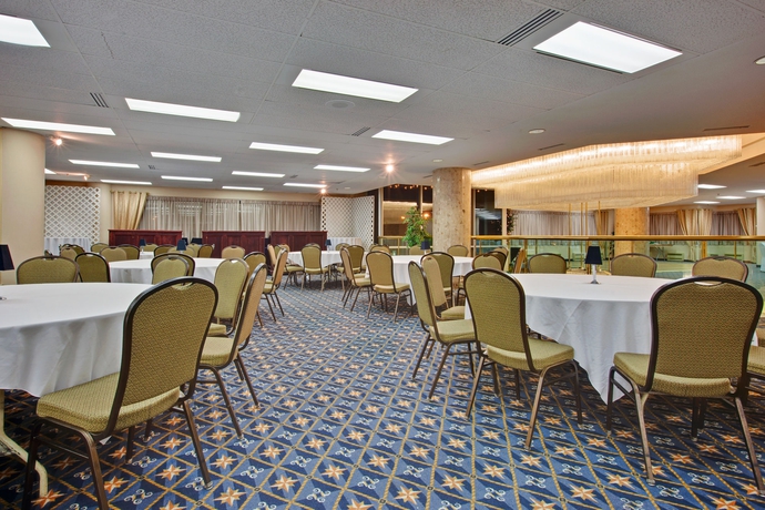 Imagen del bar/restaurante del Hotel Doubletree By Hilton Halifax Dartmouth. Foto 3