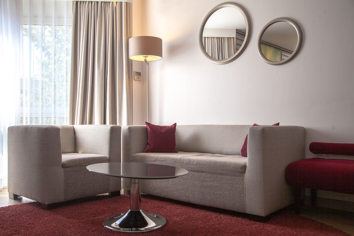 Imagen de los interiores del Hotel Doubletree By Hilton Hannover Schweizerhof. Foto 12