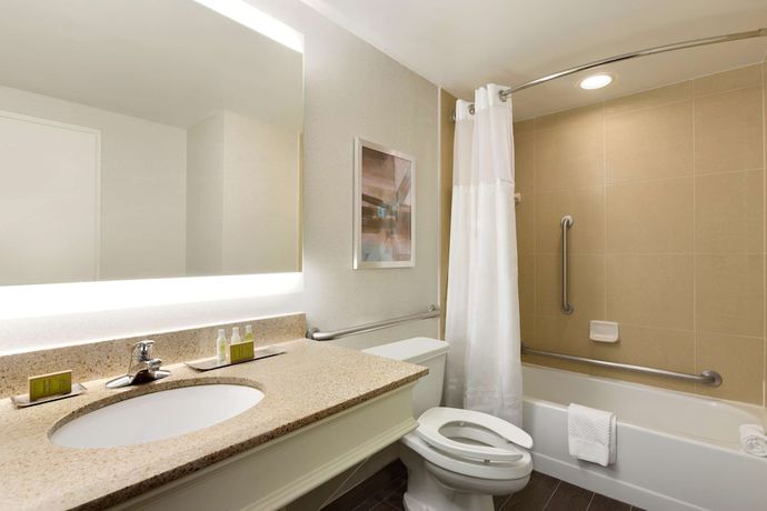 Imagen de la habitación del Hotel Doubletree By Hilton Hartford - Bradley Airport. Foto 12