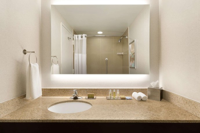 Imagen de la habitación del Hotel Doubletree By Hilton Hartford - Bradley Airport. Foto 13