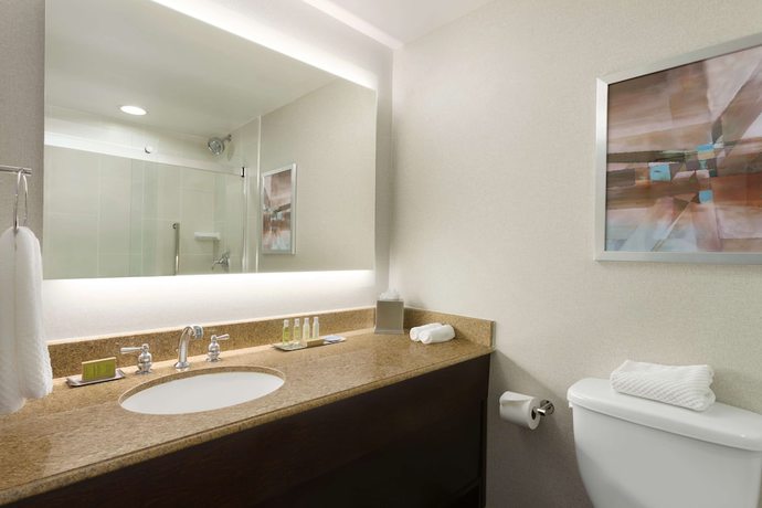 Imagen de la habitación del Hotel Doubletree By Hilton Hartford - Bradley Airport. Foto 15