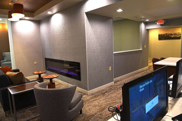 Imagen de los interiores del Hotel Doubletree By Hilton Helena Downtown. Foto 14