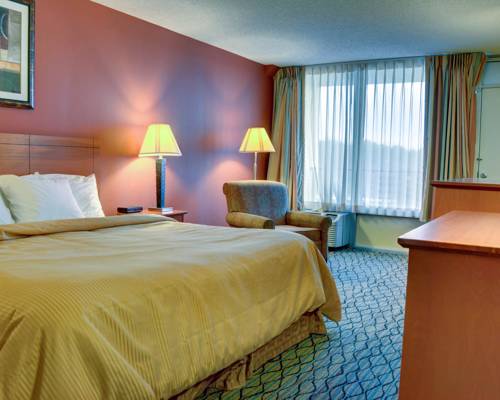 Imagen de la habitación del Hotel Doubletree By Hilton Hot Springs. Foto 4