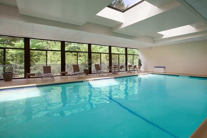 Imagen de la piscina del Hotel Doubletree By Hilton Hotel Boston Bedford Glen. Foto 14