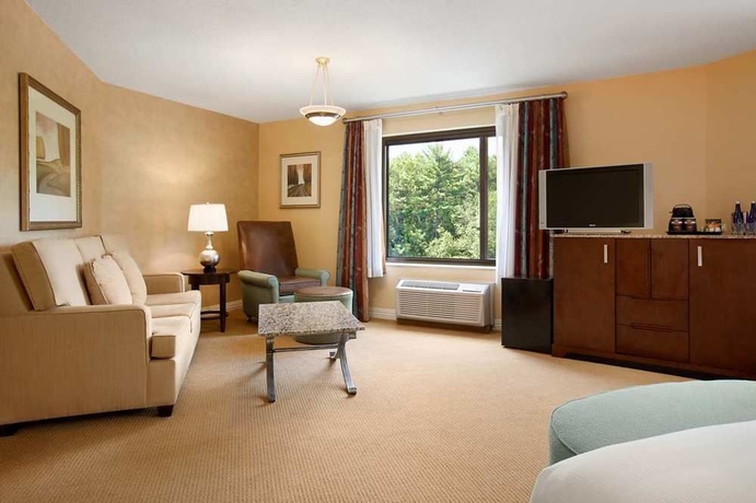 Imagen de los interiores del Hotel Doubletree By Hilton Hotel Boston Bedford Glen. Foto 9